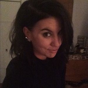 Meet your Posher, Caitlin